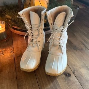 Women’s lace up LL Bean boots.